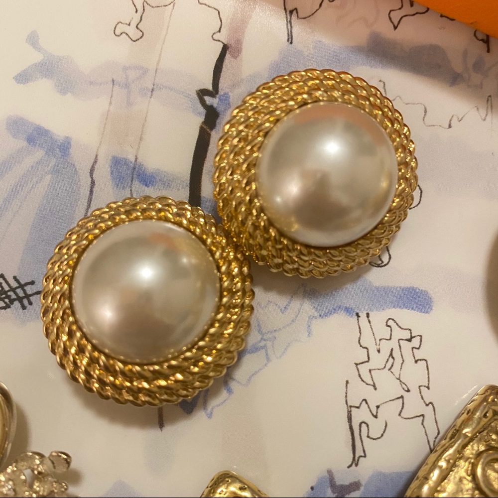 Vintage pearl gold clip earrings